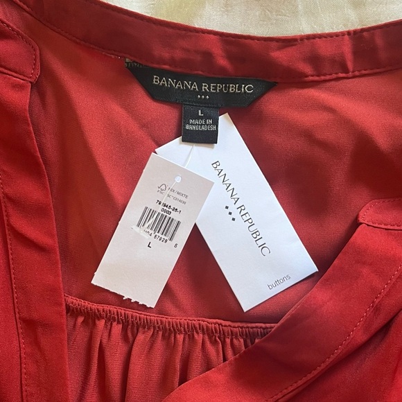 Banana Republic Scarlet Sleeveless V-Neck Blouse - Picture 3 of 5